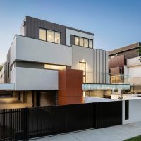modern-house-facade-2021-08-27-19-27-44-utc.jpg